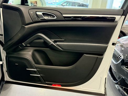 Used 2017 Porsche Cayenne S Platinum w/ Premium Package Plus (Pjy) AWD/4WD image 32