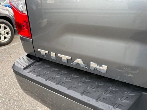 Used 2019 Nissan Titan PRO-4X image 15
