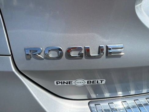Used 2017 Nissan Rogue SV w/ SV Premium Package AWD/4WD image 7