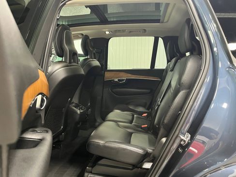 Used 2022 Volvo XC90 T6 Momentum w/ Climate Package image 11