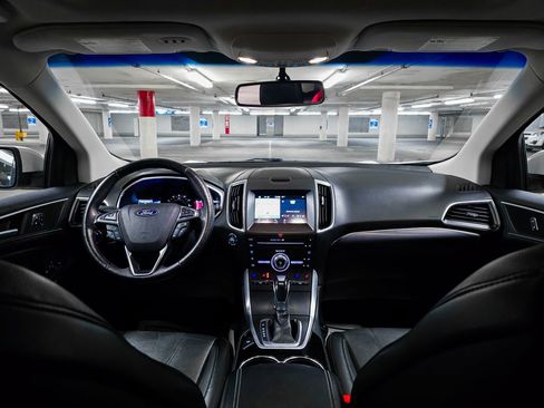 Used 2018 Ford Edge Titanium w/ Canadian Touring Package image 3