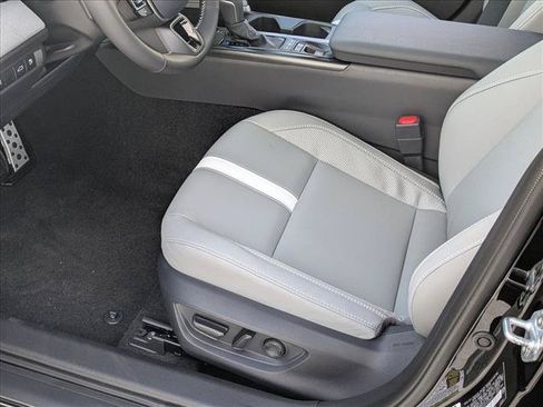 Used 2026 Toyota Camry SE w/ Convenience Package FWD image 4