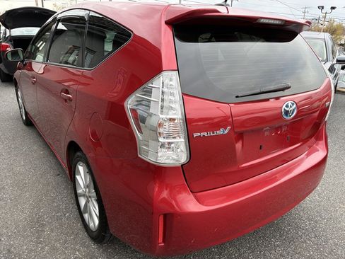 Used 2012 Toyota Prius V Five image 4