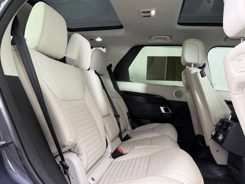 Used 2025 Land Rover Discovery S AWD/4WD image 29