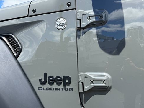 Used 2020 Jeep Gladiator Sport w/ Quick Order Package 24S AWD/4WD image 18