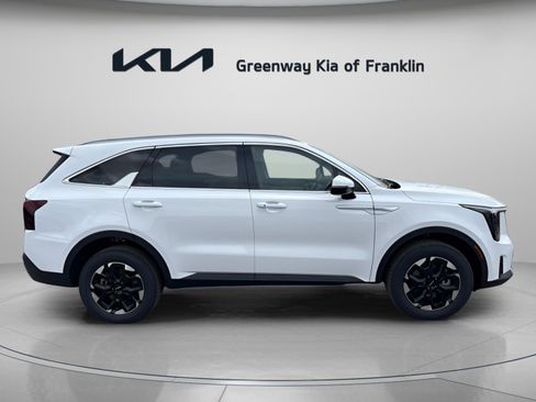 New 2025 Kia Sorento S image 8
