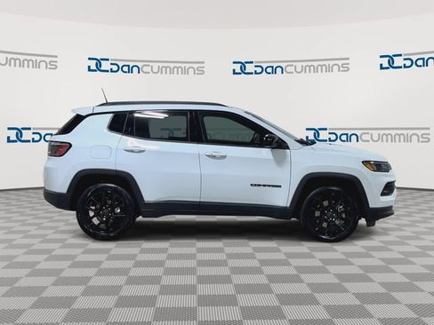 Used 2026 Jeep Compass Latitude AWD/4WD image 9