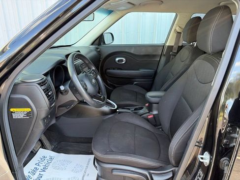 Used 2019 Kia Soul FWD image 17