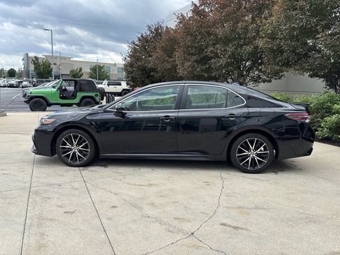 Used 2023 Toyota Camry SE FWD image 9
