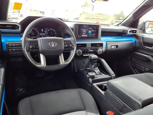 Certified 2025 Toyota Tacoma TRD Off-Road AWD/4WD image 9