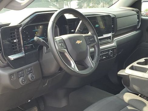 Used 2023 Chevrolet Silverado 1500 LT AWD/4WD image 7