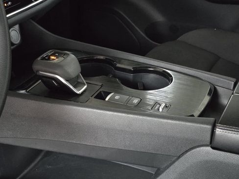 Used 2024 Nissan Rogue S FWD image 20