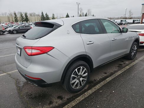 Used 2017 Maserati Levante image 6
