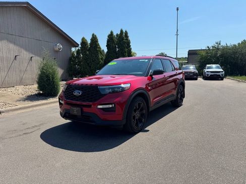 Used 2024 Ford Explorer ST-Line w/ Class IV Trailer Tow Package AWD/4WD image 2
