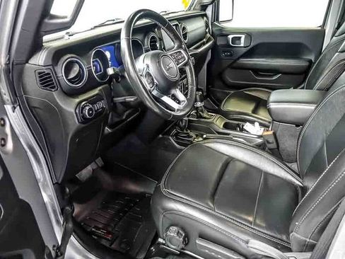Used 2019 Jeep Wrangler Unlimited Sahara AWD/4WD image 13