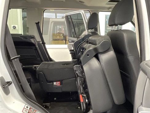 Used 2016 Land Rover LR4 HSE image 20