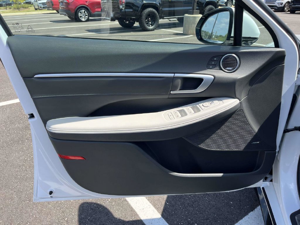 Certified 2025 Hyundai Sonata Limited FWD image 14