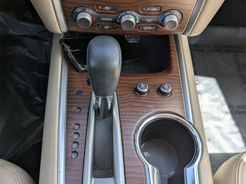 Used 2020 Nissan Pathfinder Platinum image 14