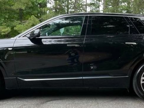 Used 2024 Cadillac Lyriq Luxury AWD/4WD image 4