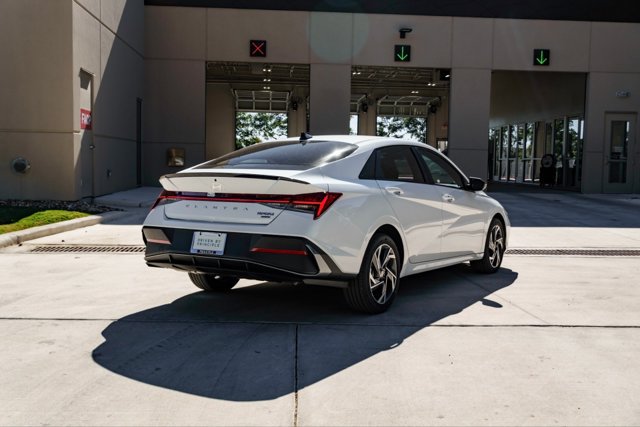 New 2025 Hyundai Elantra SEL FWD image 7