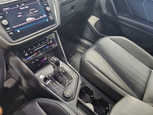 Used 2023 Volkswagen Tiguan SE w/ Panoramic Sunroof Package AWD/4WD image 24