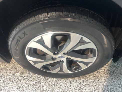 Used 2020 Subaru Outback Touring AWD/4WD image 5