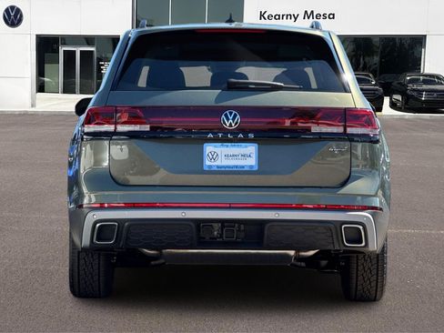 New 2025 Volkswagen Atlas Peak Edition SE image 5