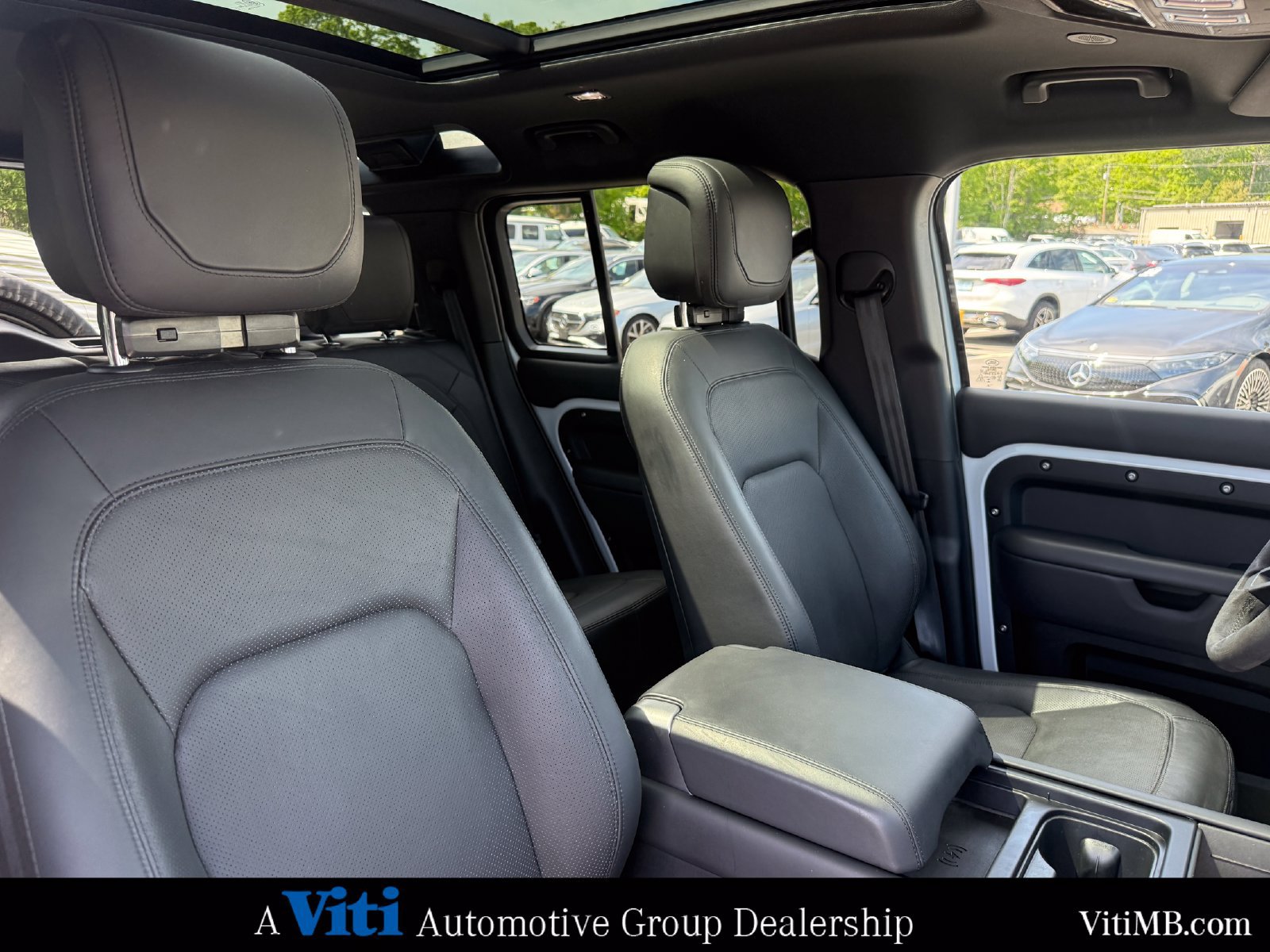 Used 2023 Land Rover Defender 110 V8 AWD/4WD image 30