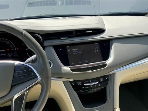 Used 2017 Cadillac XT5 Luxury w/ Driver Awareness Package FWD image 15