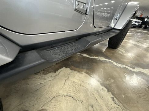 Used 2018 Jeep Wrangler Unlimited Sahara AWD/4WD image 13