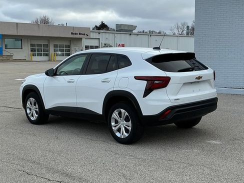 Used 2024 Chevrolet Trax LS image 3