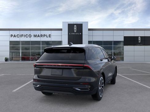 New 2026 Lincoln Nautilus Reserve image 8