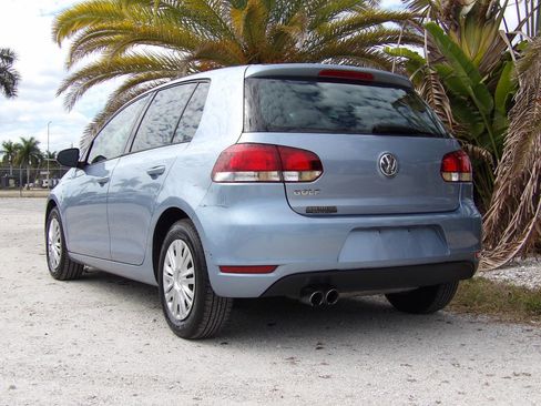 Used 2011 Volkswagen Golf 4-Door image 4
