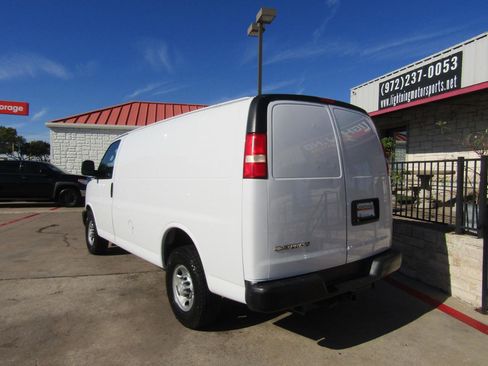 Used 2018 Chevrolet Express 3500 w/ Driver Convenience Package image 3
