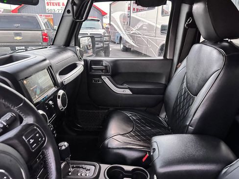 Used 2016 Jeep Wrangler Unlimited Sahara w/ Connectivity Group image 24