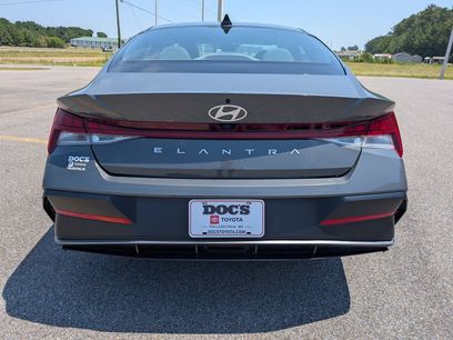 Used 2024 Hyundai Elantra SEL w/ Convenience Package