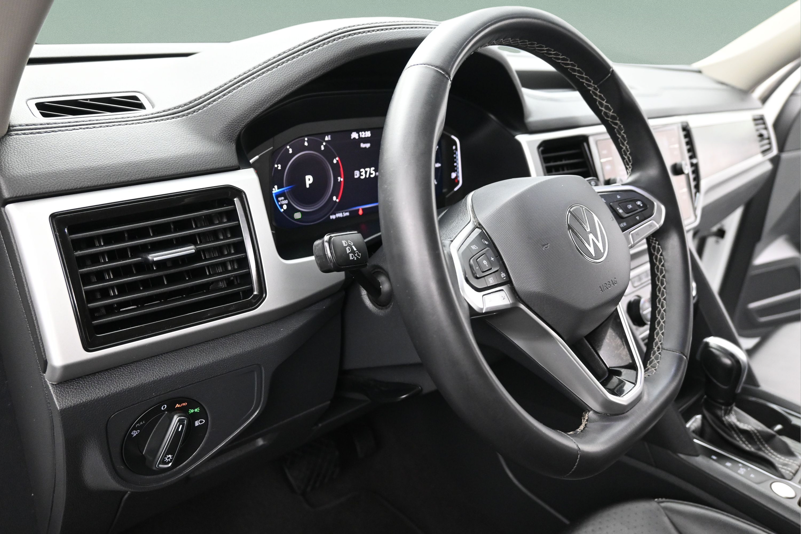 Used 2022 Volkswagen Atlas SE FWD image 12
