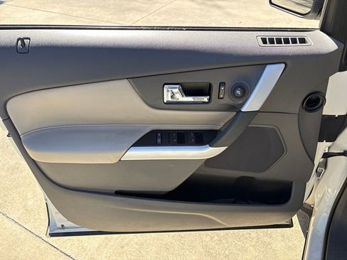 Used 2013 Ford Edge SE image 15