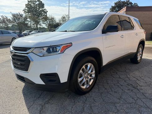 Used 2021 Chevrolet Traverse LS FWD image 4
