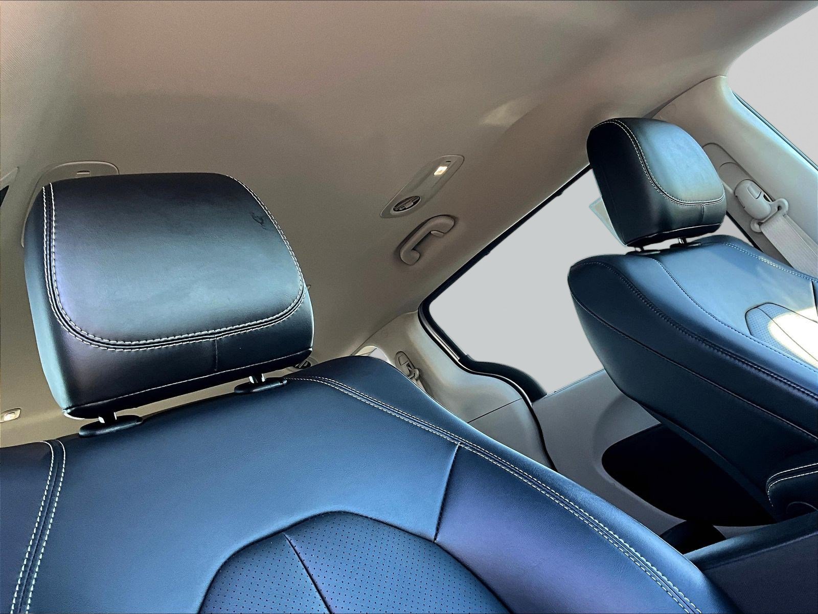 Used 2024 Chrysler Pacifica Touring-L FWD image 27