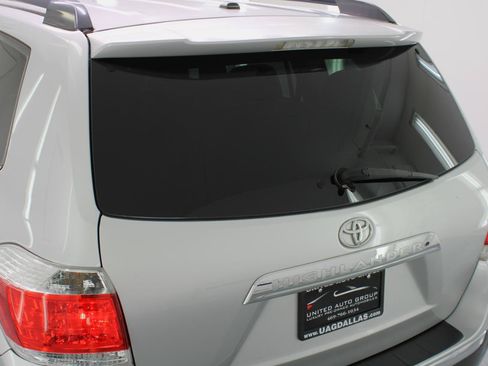 Used 2011 Toyota Highlander SE w/ Tow Pkg FWD image 20