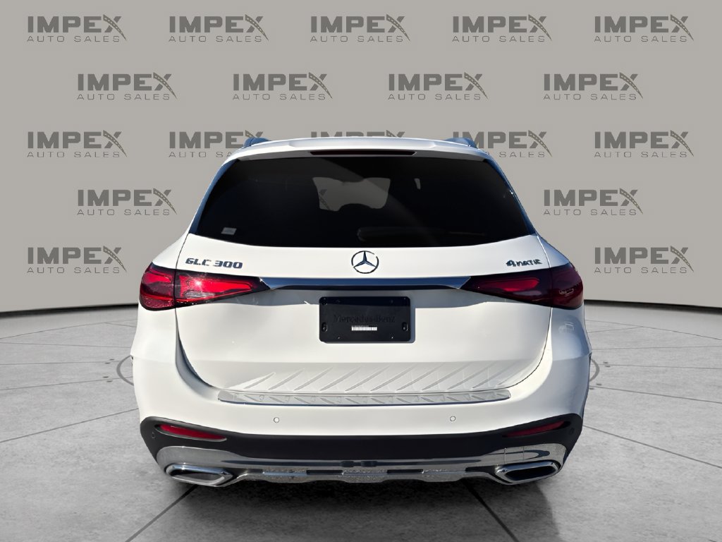 Used 2024 Mercedes-Benz GLC 300 4MATIC image 4