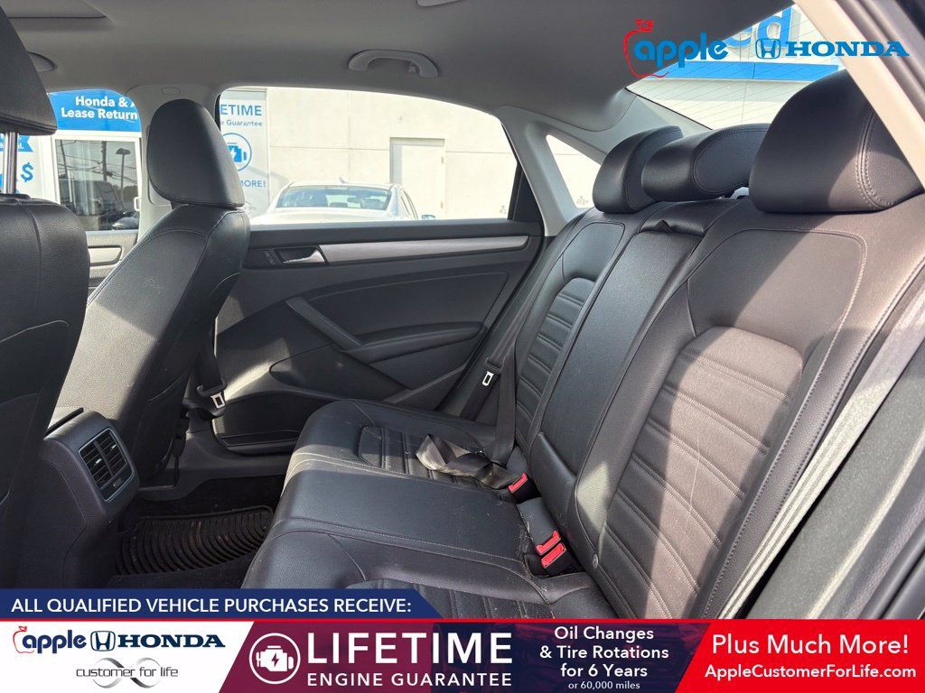 Used 2015 Volkswagen Passat 1.8T SE FWD image 5