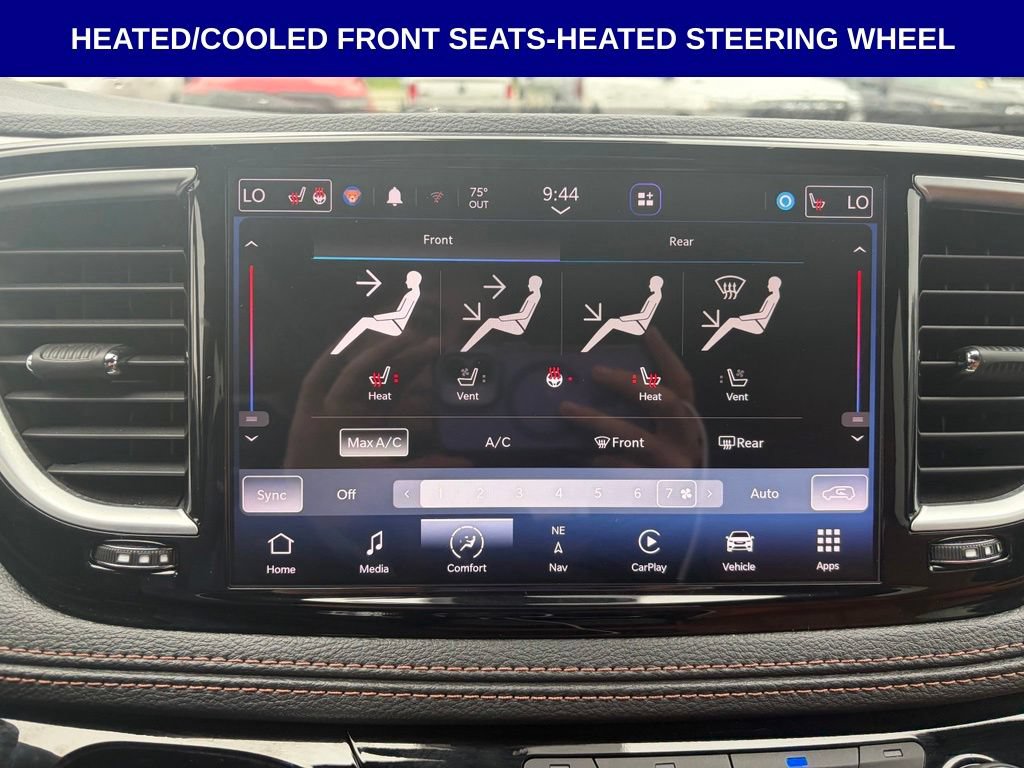 Used 2024 Chrysler Pacifica Pinnacle FWD image 5