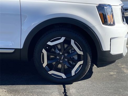 Used 2025 Kia Telluride EX image 39