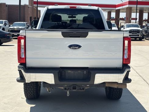 Used 2023 Ford F250 XLT w/ FX4 Off-Road Package AWD/4WD image 4
