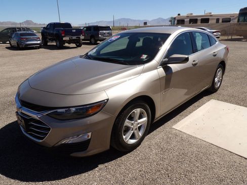 Used 2022 Chevrolet Malibu LT FWD image 4