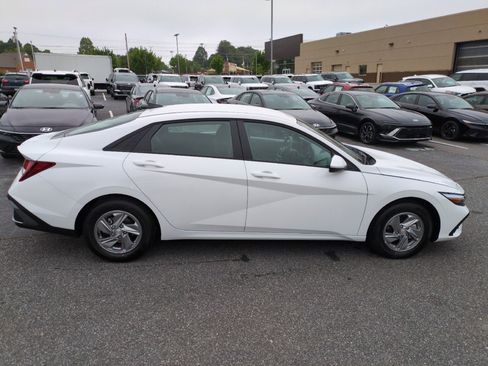 New 2026 Hyundai Elantra SE FWD image 10