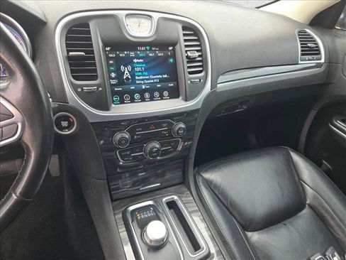 Used 2022 Chrysler 300 Touring L RWD image 12