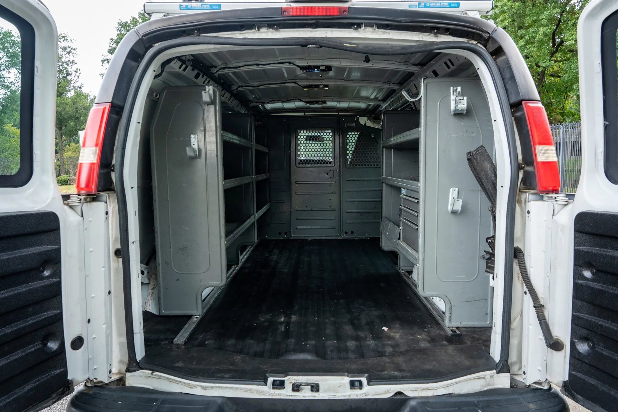 Used 2018 Chevrolet Express 2500 w/ Driver Convenience Package RWD image 12